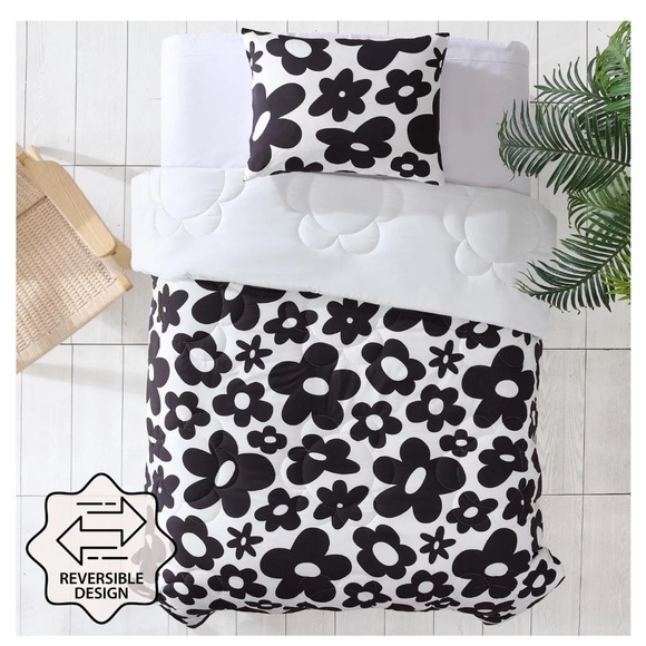 Urban Shop 2-Piece Quilted Comforter set. Twin/XL twin. Geometric Flwrs. NWT - Picture 6 of 16